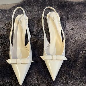In WHITE— BOW TRIM SATIN EFFECT HEELED SHOES. Size 10.